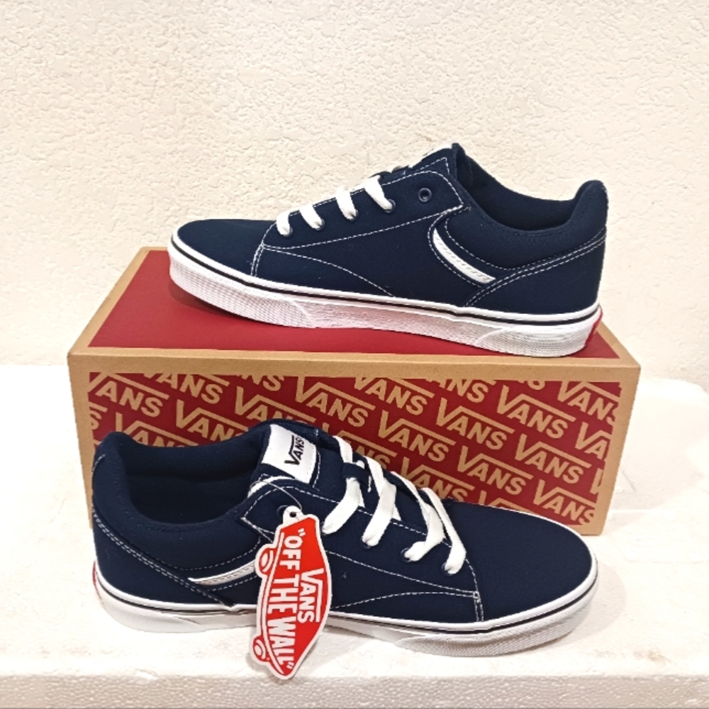 Vans - Picture 2 of 4